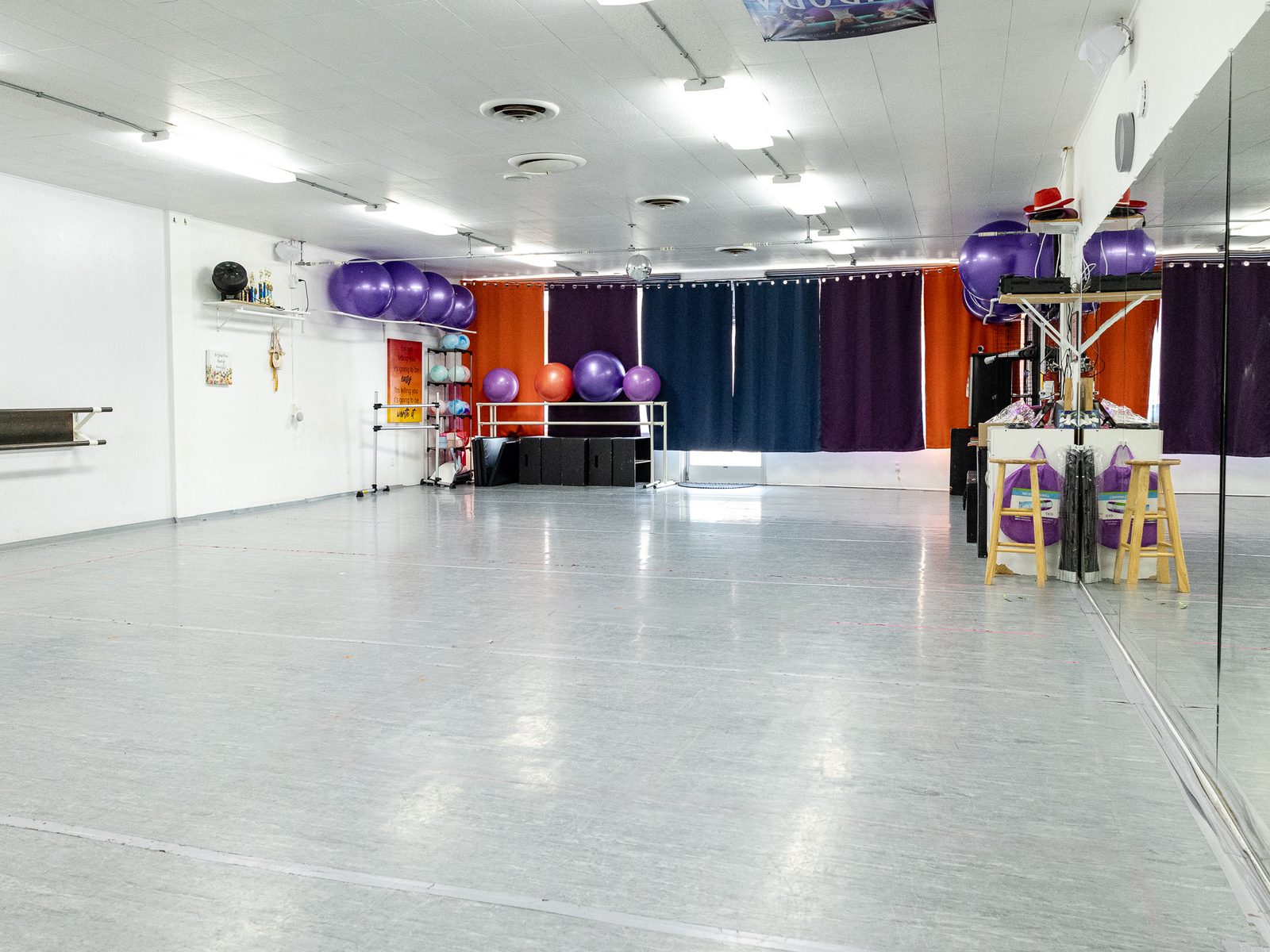 Studio 2 with mirrors, portable barres and the front windows